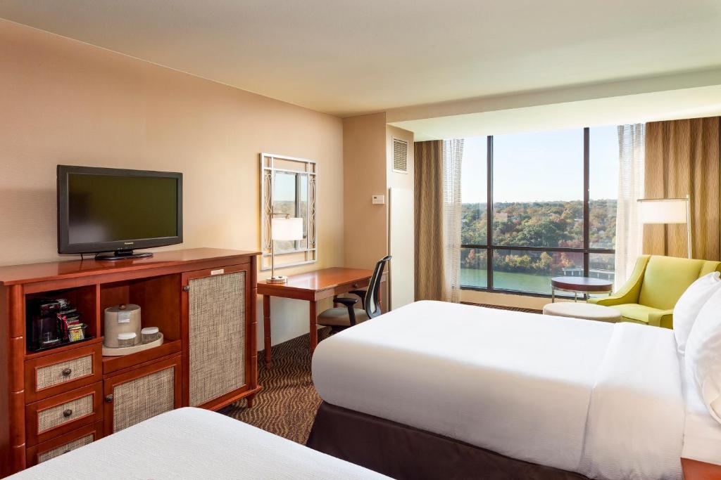 Holiday Inn Austin -Town Lake, an IHG Hotel - 