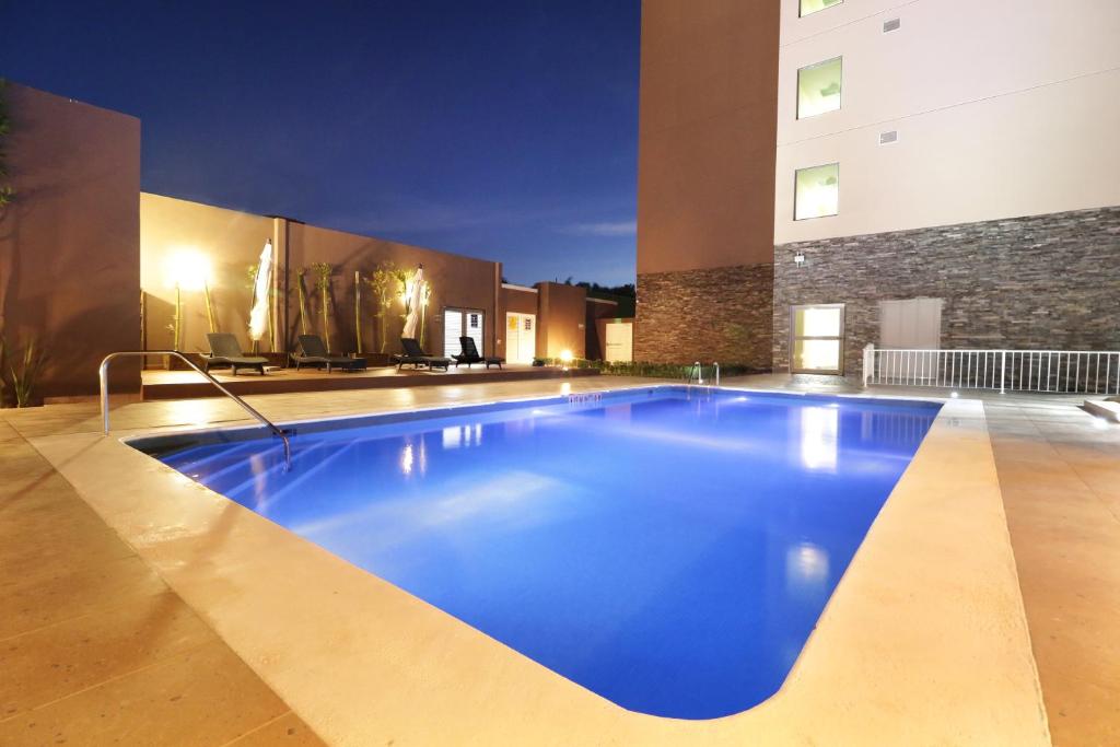Bazén v ubytování Candlewood Suites - Celaya by IHG nebo v jeho okolí