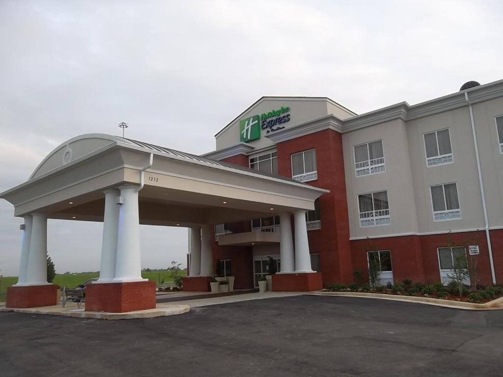 HOLIDAY INN EXPRESS & SUITES BROOKHAVEN, AN IHG HOTEL - Updated