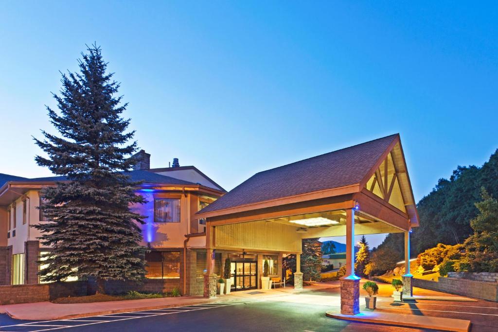 Holiday Inn Express Blowing Rock South, an IHG Hotel - Housity