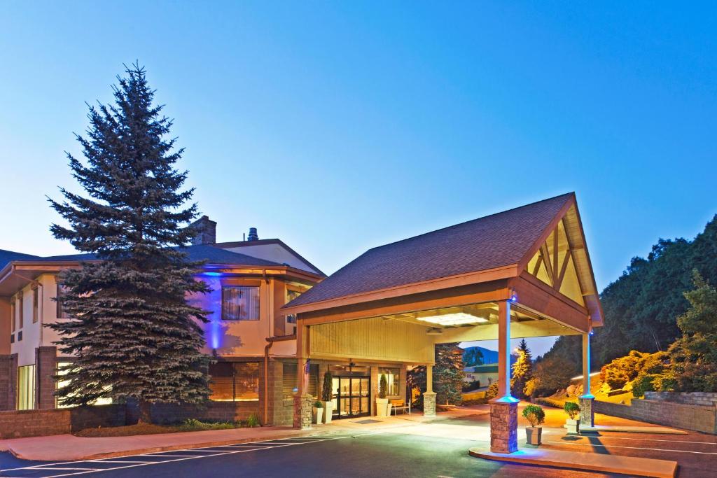 a large house with a tree in front of it at Holiday Inn Express Blowing Rock South, an IHG Hotel in Blowing Rock