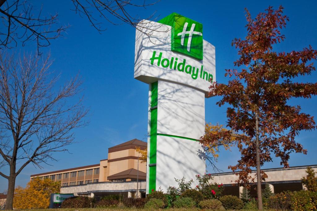 a sign for a holiday inn in front of a building at Holiday Inn Chicago North Shore, an IHG Hotel in Skokie