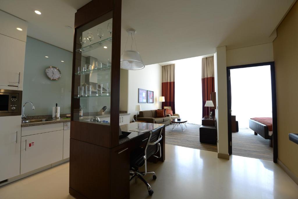 Kuchyň nebo kuchyňský kout v ubytování Staybridge Suites Beirut by IHG