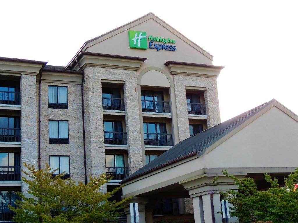 wykonanie przedniej części hotelu w obiekcie Holiday Inn Express Boone, an IHG Hotel w mieście Boone
