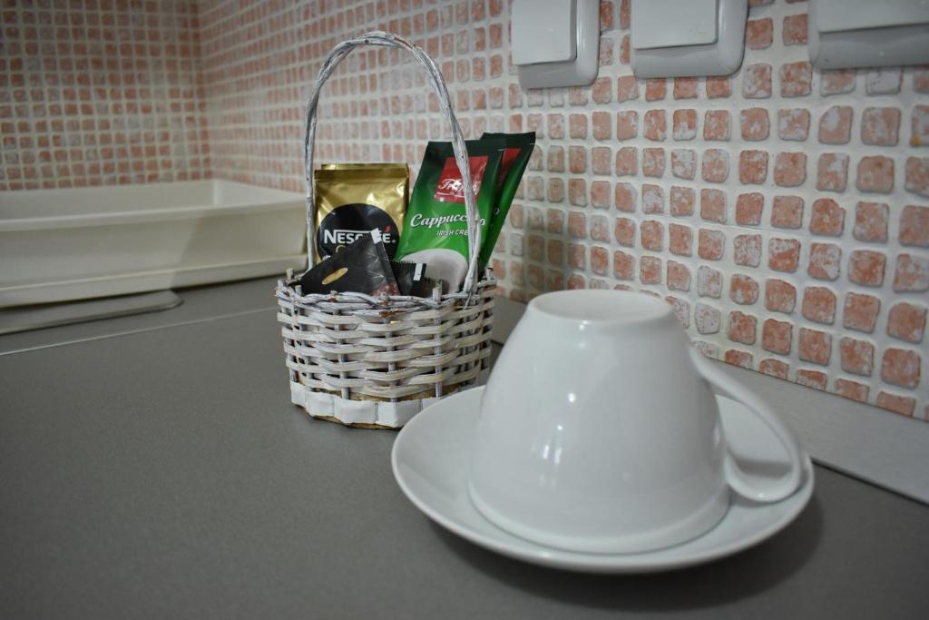Příslušenství pro přípravu čaje a kávy v ubytování Apartman BoNi