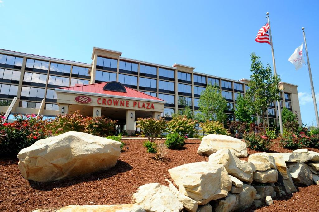 a hotel with rocks in front of a building at Crowne Plaza Cleveland Airport, an IHG Hotel in Middleburg Heights