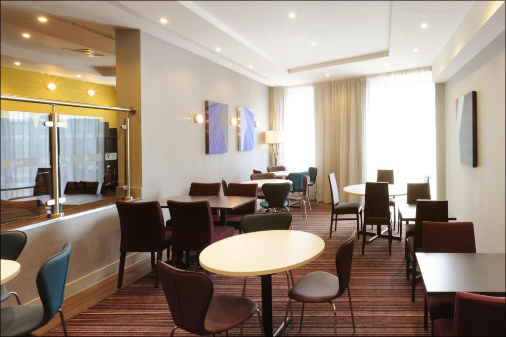 Posezení v ubytování Holiday Inn Express Birmingham - Snow Hill by IHG