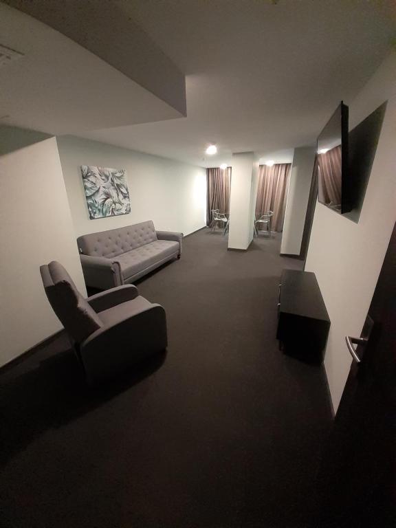 Postel nebo postele na pokoji v ubytování Innfiniti Hotel & Suites
