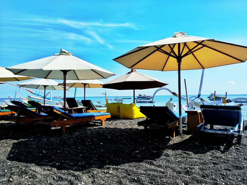 COCONUT BEACH BUNGALOWs & WARUNG - Bungalow - Frente De Playa