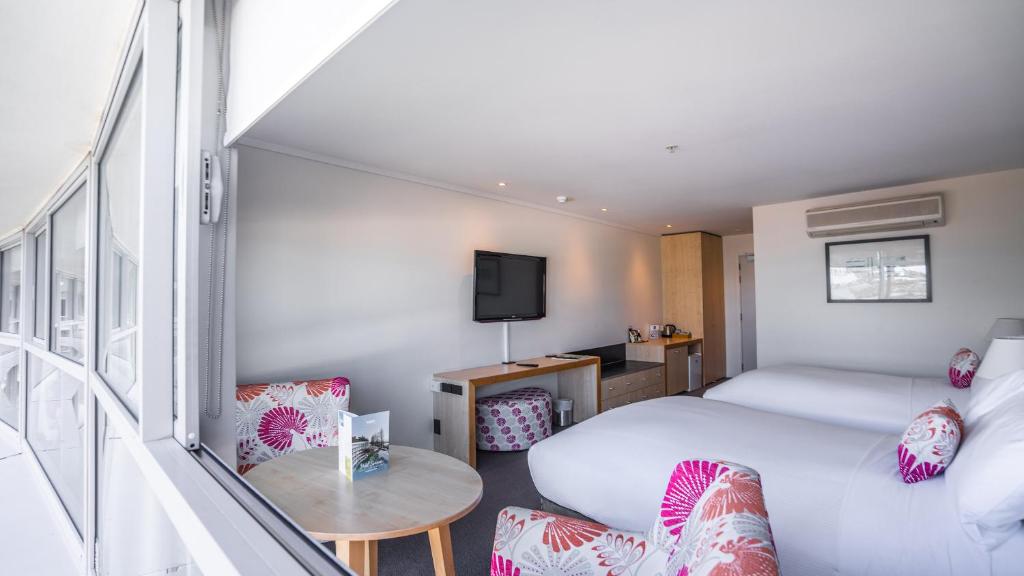 Postel nebo postele na pokoji v ubytování Scenic Hotel Te Pania
