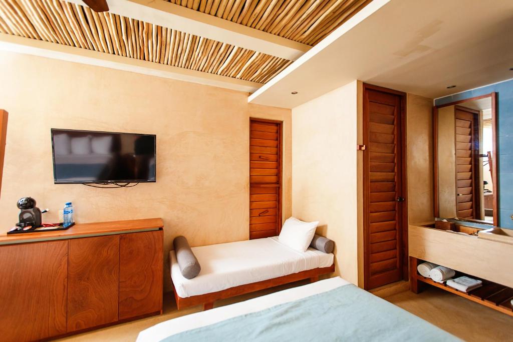 TV a/nebo společenská místnost v ubytování Hotel Carolina Bacalar