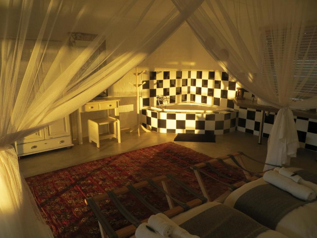 Postel nebo postele na pokoji v ubytování Makuwa Safari Lodge