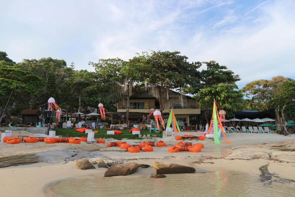 a beach with a water park with pumpkins and a playground at Nong Nuey Rooms in Ko Samed