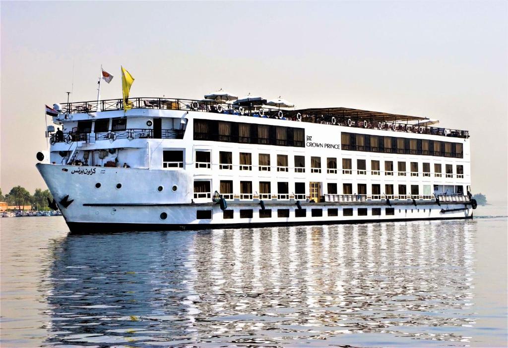 een groot cruiseschip op het water bij Jaz Crown Prince Nile Cruise - Every Monday from Luxor for 07 & 04 Nights - Every Friday From Aswan for 03 Nights in Luxor