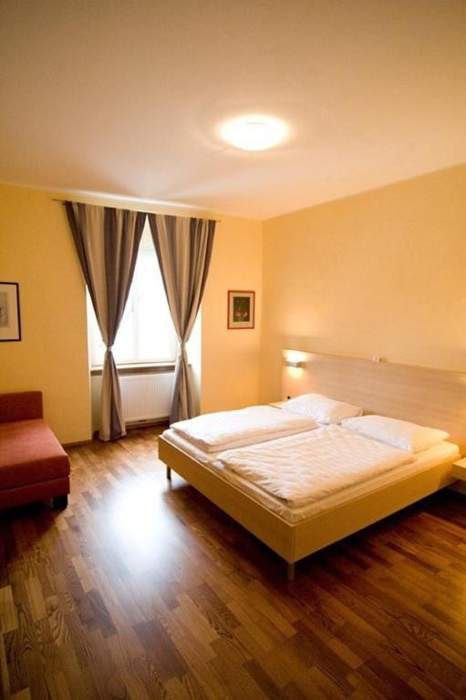 Postel nebo postele na pokoji v ubytování Gasthof Ludl
