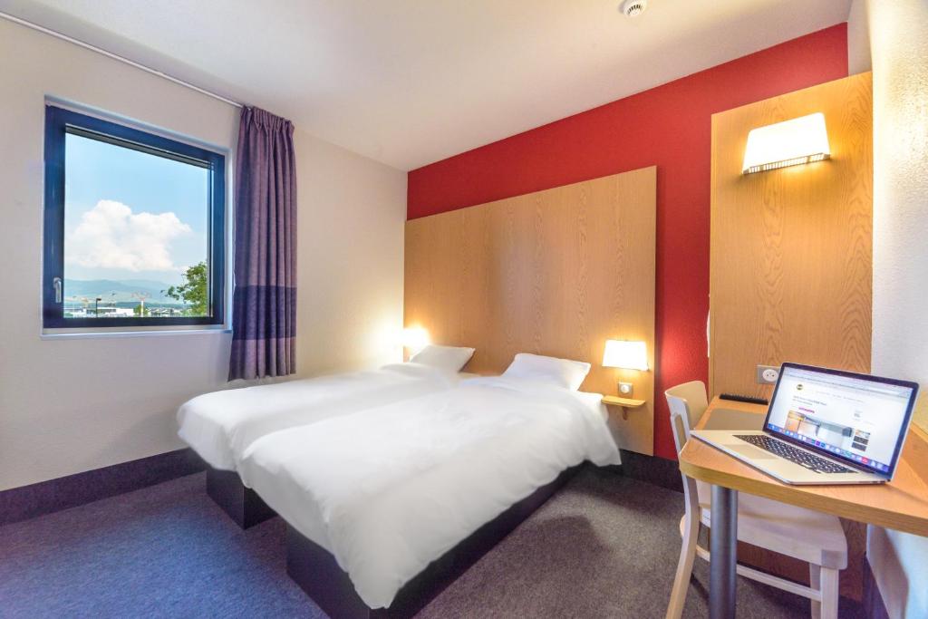 Postel nebo postele na pokoji v ubytování B&B HOTEL Colmar Expo