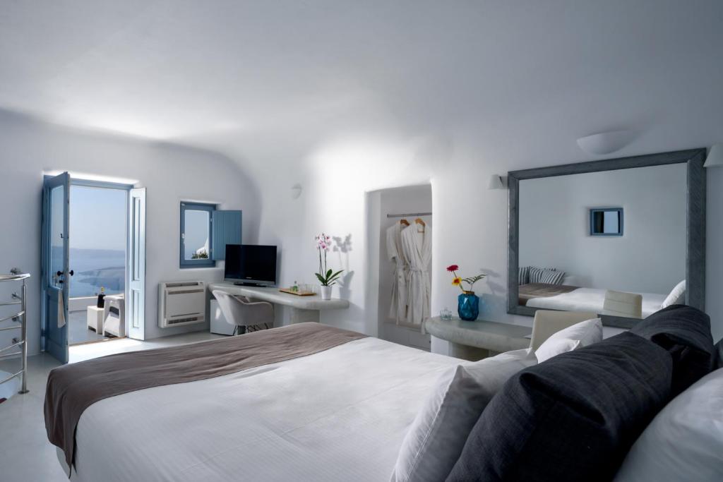 Postel nebo postele na pokoji v ubytování Pegasus Suites & Spa