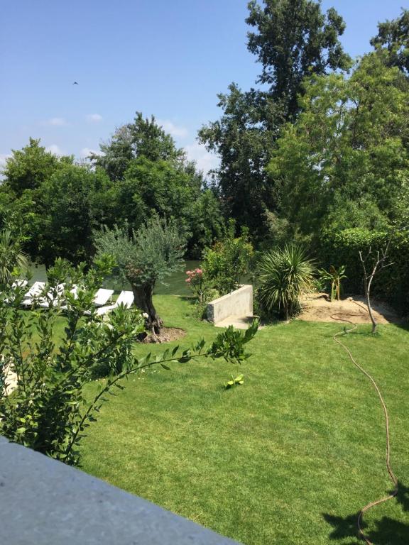 a garden with green grass and trees at Villa Louise-Rose in Villeneuve-Loubet