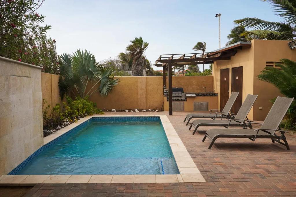 A piscina localizada em NICE HOUSE WITH PRIVATE POOL IN GOLD COAST ou nos arredores