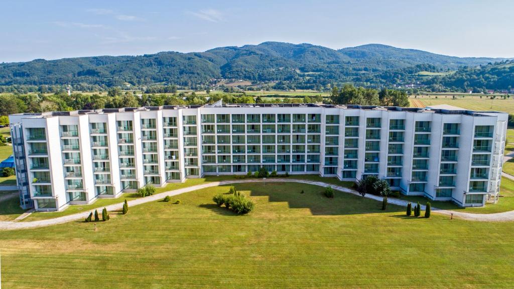 Nespecifikovaný výhled na hory nebo výhled na hory při pohledu z hotelu