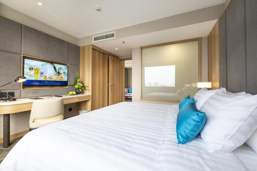 Postel nebo postele na pokoji v ubytování Hanoi Hotel