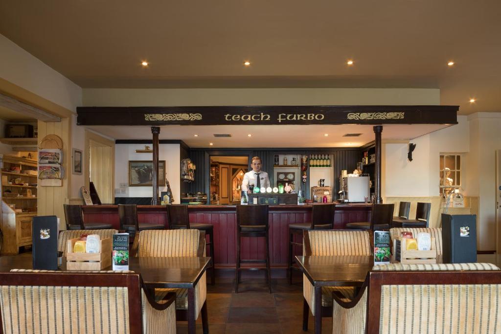 Lounge nebo bar v ubytování Connemara Coast Hotel