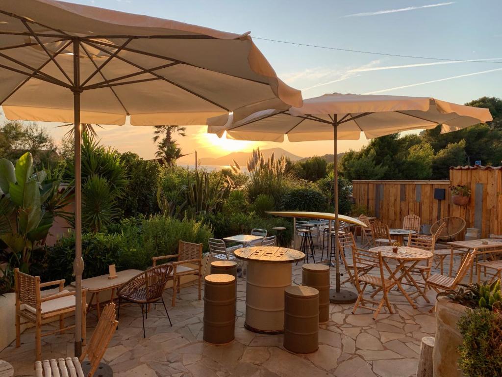Zahrada ubytování Hôtel Almanarre Plage - Hôtel Eco-Responsable face à la mer
