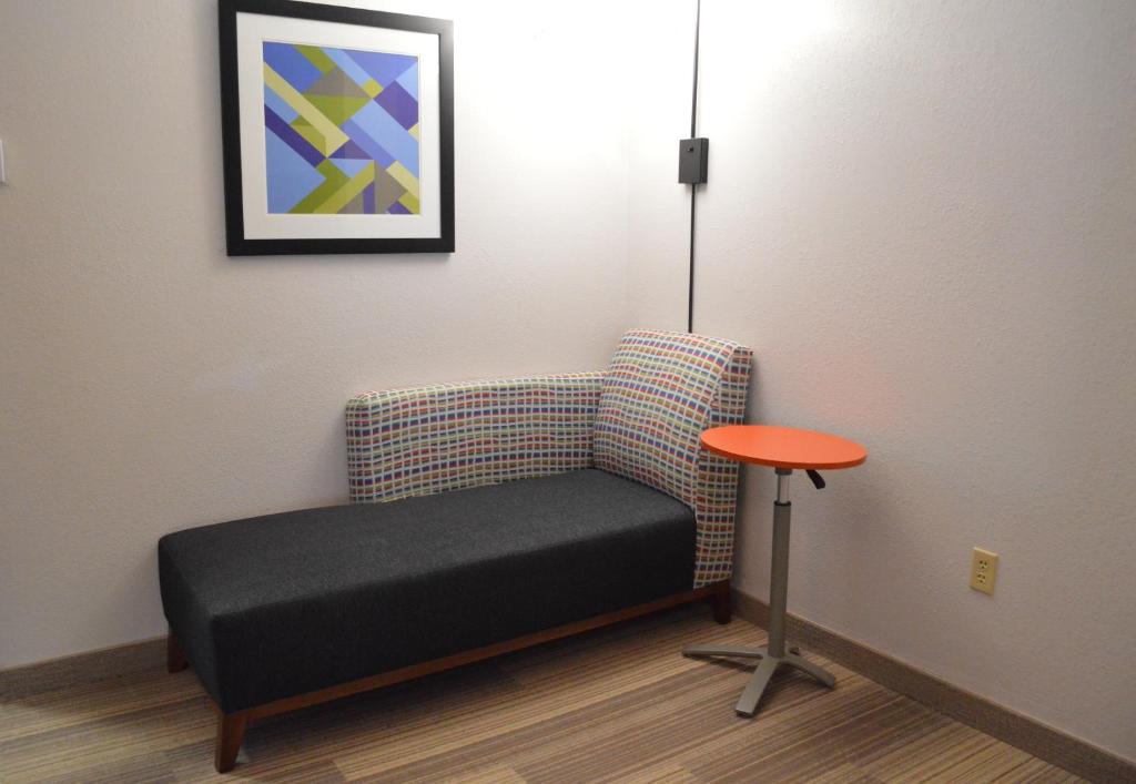 Holiday Inn Express & Suites Batesville by IHG photo