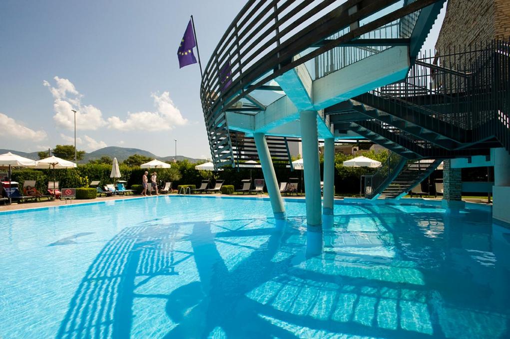 Bazén v ubytování Hotel Poseidon nebo v jeho okolí