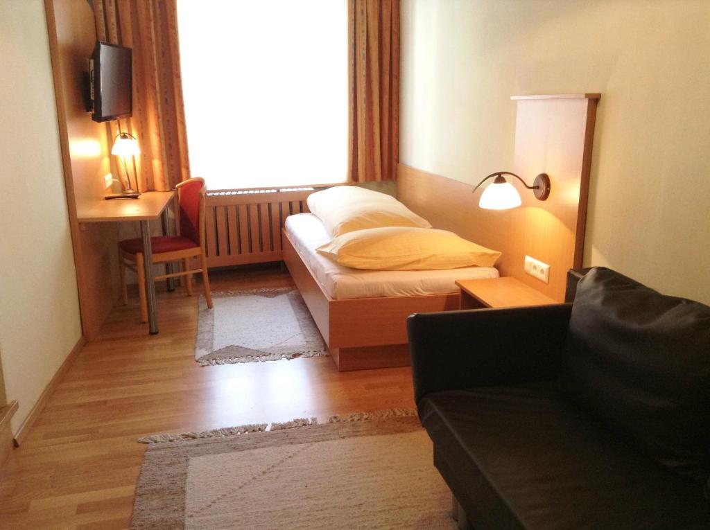 Postel nebo postele na pokoji v ubytování Gasthof Post