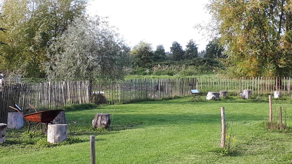 Zahrada ubytování Pipowagen Overnachting Het Houten Huis