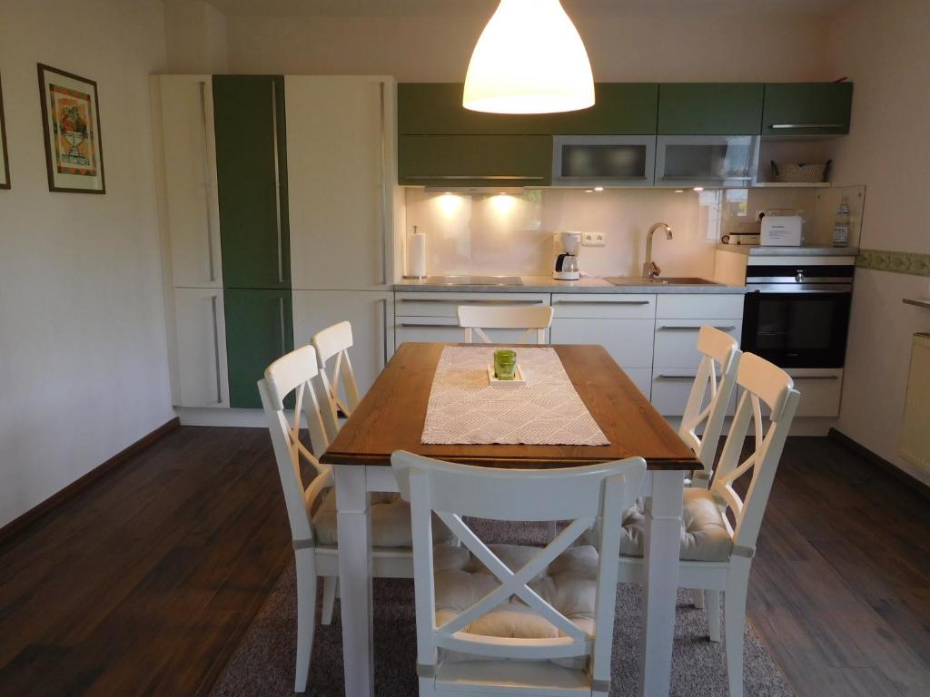 Kuchyň nebo kuchyňský kout v ubytování Ferienwohnung Charly