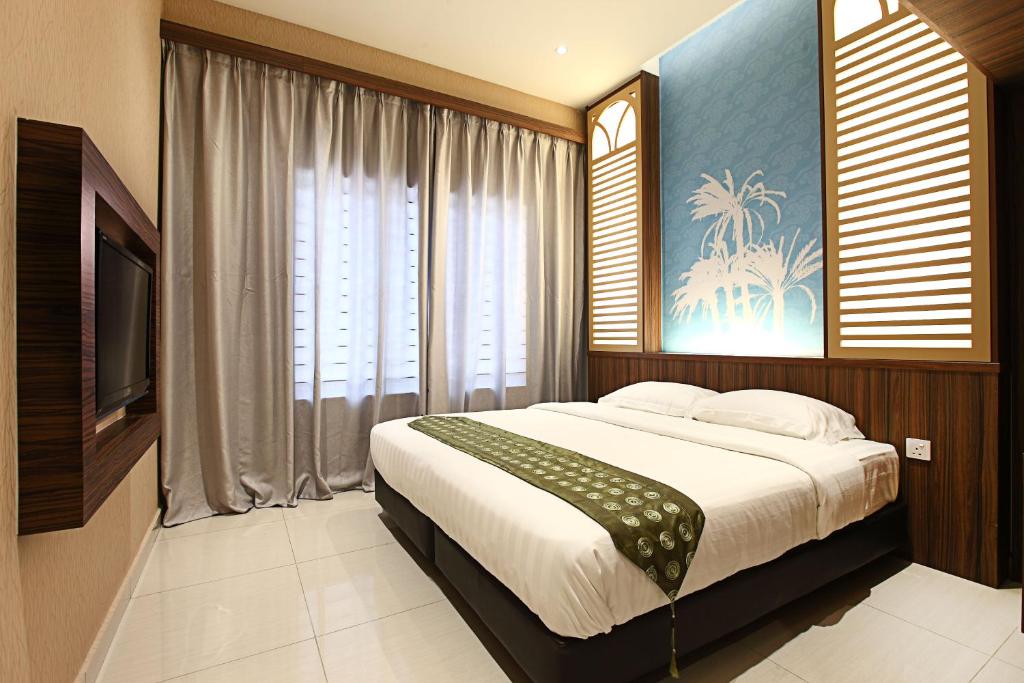 Postel nebo postele na pokoji v ubytování Sri Enstek Hotel KLIA, KLIA 2 & F1