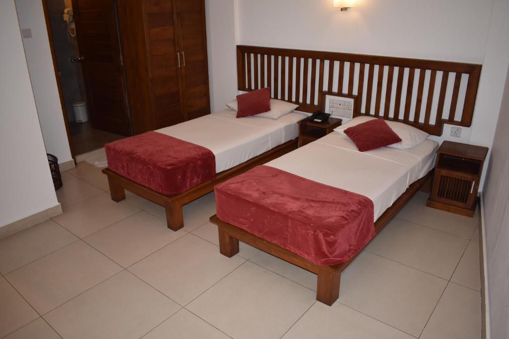 Postel nebo postele na pokoji v ubytování Port View City Hotel
