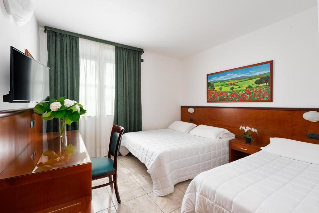 Postel nebo postele na pokoji v ubytování Rivoli Hotel
