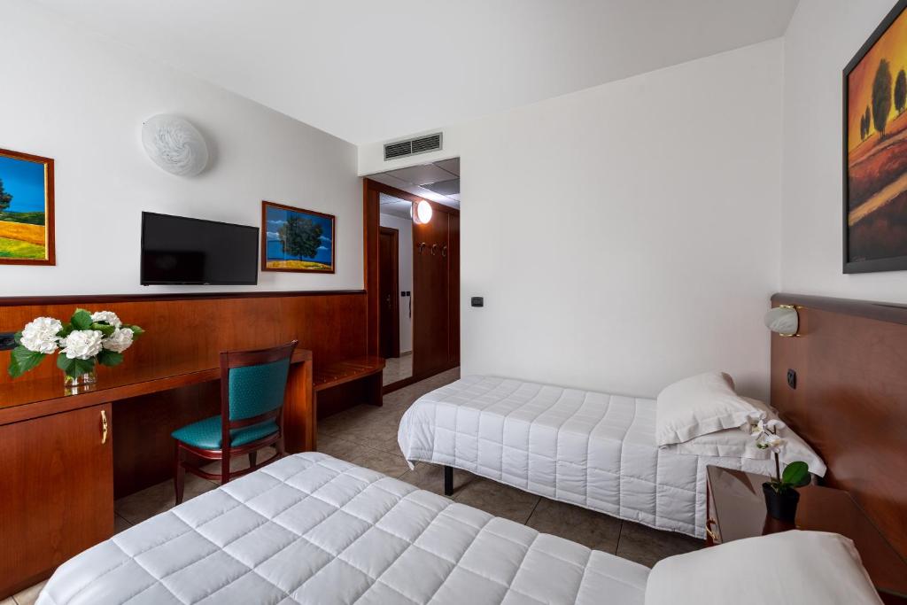 Postel nebo postele na pokoji v ubytování Rivoli Hotel