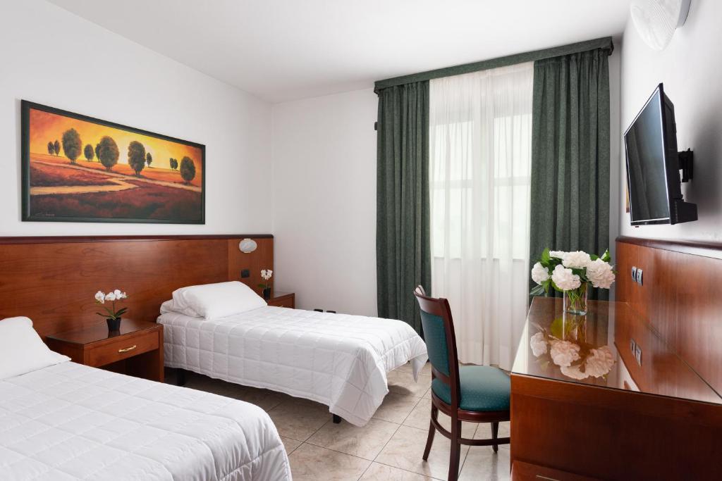 Postel nebo postele na pokoji v ubytování Rivoli Hotel