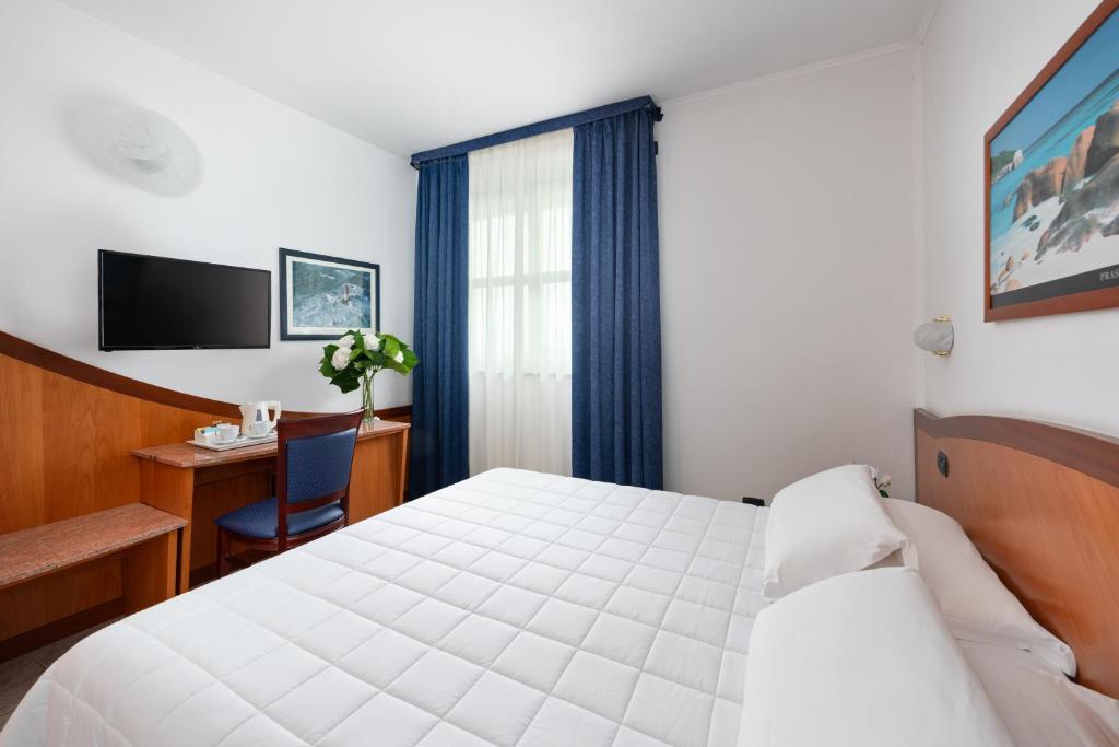 Postel nebo postele na pokoji v ubytování Rivoli Hotel