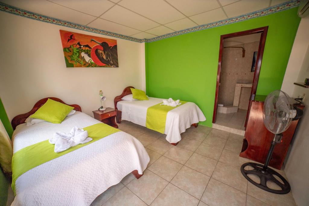 Postel nebo postele na pokoji v ubytování Hostal Gladismar