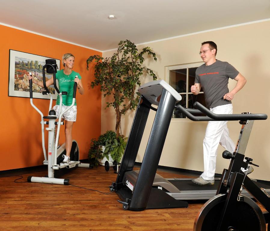Fitness centrum a/nebo fitness zařízení v ubytování Hotel & Restaurant Wastlwirt