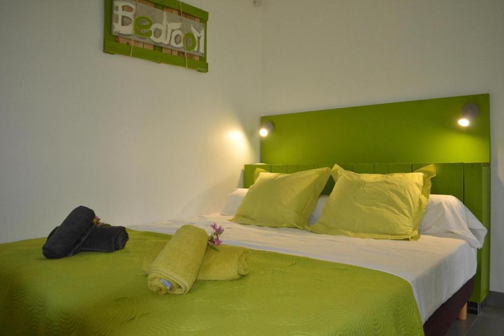 Postel nebo postele na pokoji v ubytování LES VILLAS TARA ET ANAIS