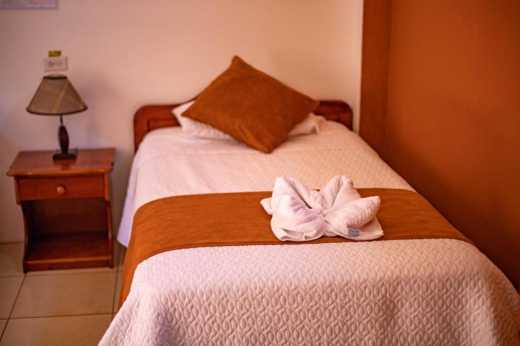 Postel nebo postele na pokoji v ubytování Hostal Gladismar