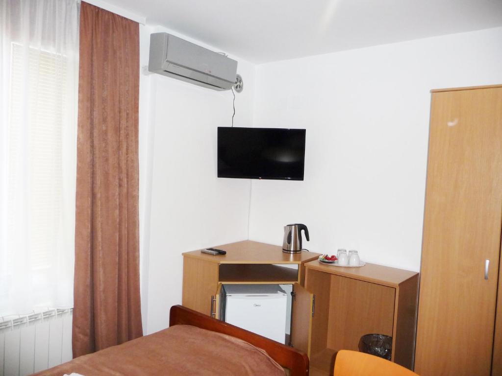 TV a/nebo společenská místnost v ubytování Sobe Rooms Aleksandar