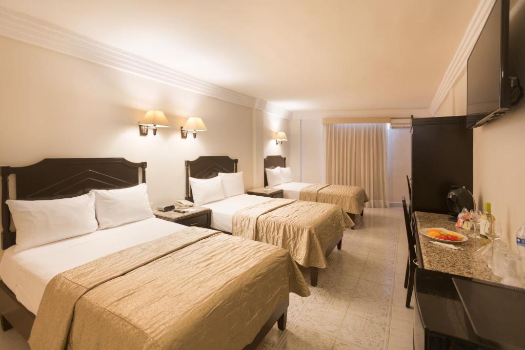 Postel nebo postele na pokoji v ubytování Hotel Victoria Merida