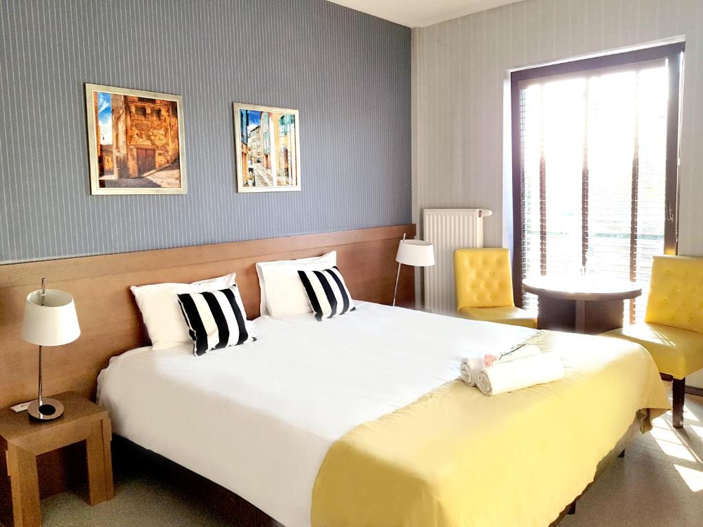 
Double or Twin Room with Private Bathroom
