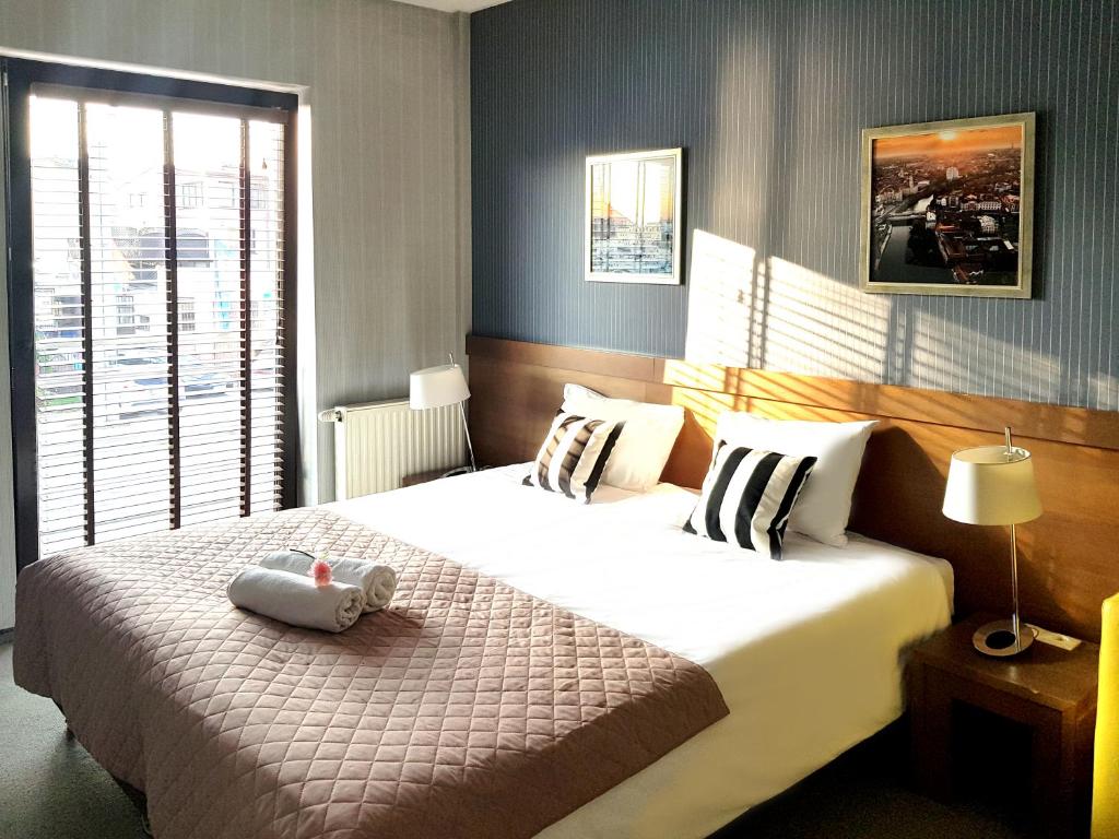 
Double or Twin Room with Bathroom
