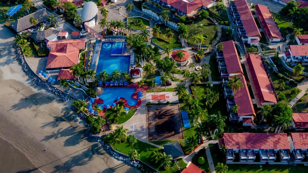 an overhead view of a resort with a swimming pool at Qualton Club Ixtapa All Inclusive in Ixtapa