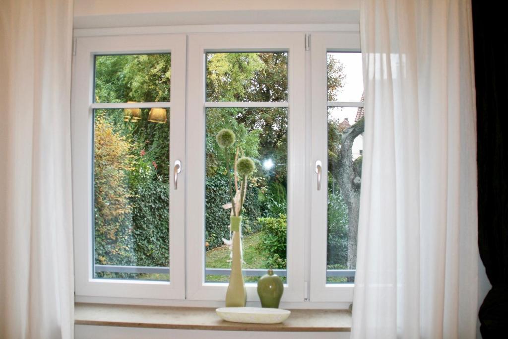 a window with two vases on a window sill at Lieblingsnest Detmold in Detmold