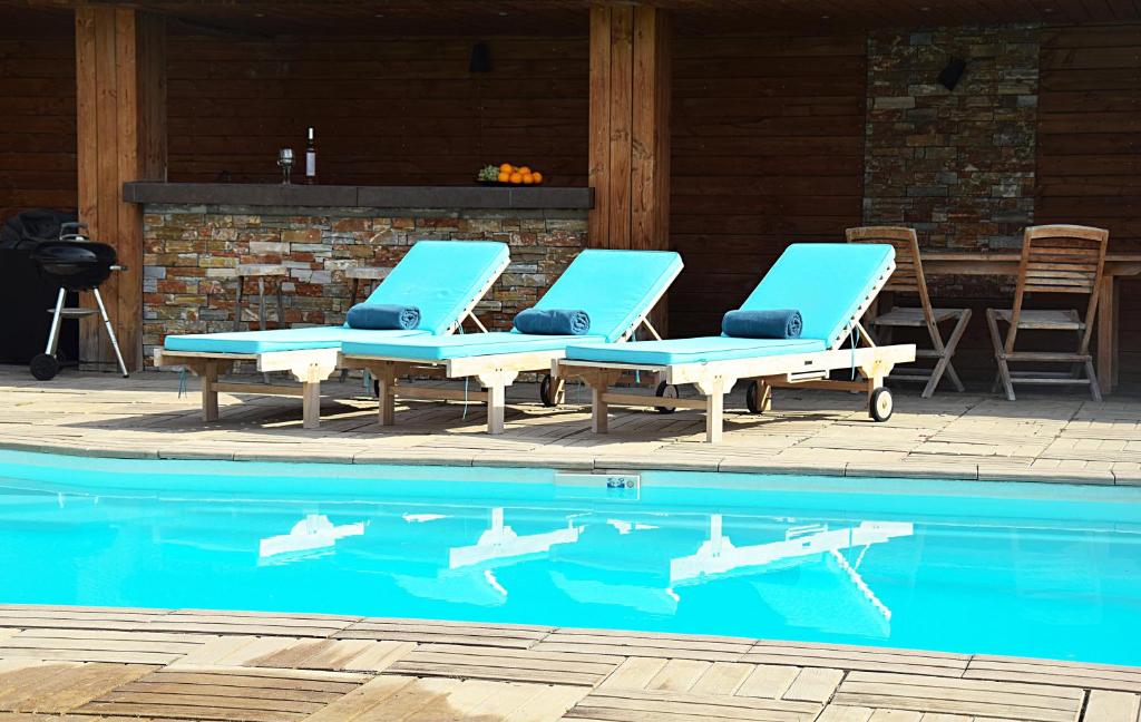 two lounge chairs sitting next to a swimming pool at Villa Angel in La Gaude