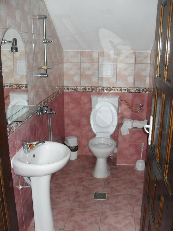 Baðherbergi á Nopti de Vara Transfăgărășan